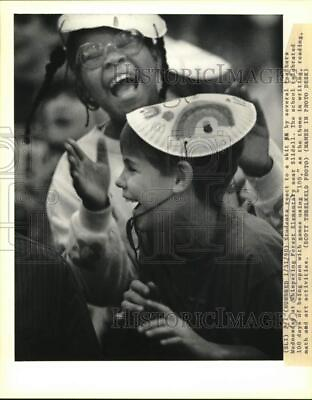 #ad 1990 Press Photo Students watch skit at Whispering Forest Elementary in Slidell $15.99