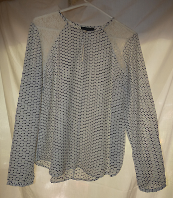 Simply Styled by Sears Women’s size Medium Lace shoulders Long Sleeve top Blouse $8.98