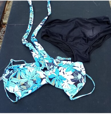 #ad Two Piece Woman#x27;s blue floral bathing suit Black Bottoms $10.00