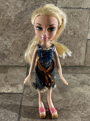 #ad Bratz Strut It Cloe Doll in Denim Skirt amp; Heels Fashion Collection 10quot; MGA 2001 $19.99