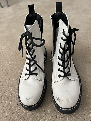 SINCERELY JULES Women’s White Chunky Harley Boots Size 8.5M Doc Marten Like $29.99