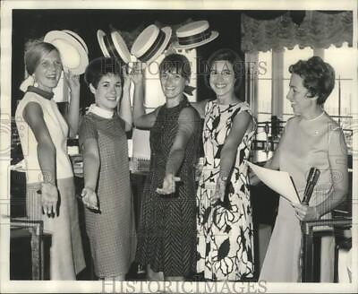 #ad #ad 1967 Press Photo New Orleans WYES TV volunteers do a skit at party noo35804 $16.99