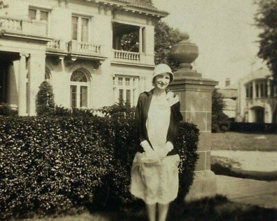 #ad Pretty Woman Hat Dress Standing Hedge House Bamp;W Photograph 2.5 x 3.5 $9.99