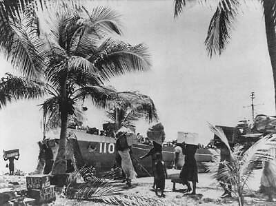 #ad Evacuation of the inhabitants of Bikini Atoll before the American Old Photo AU $9.00