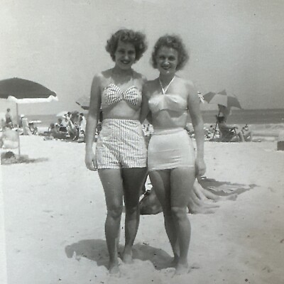 #ad VINTAGE PHOTO Beautiful Curvy Women In Bikinis Leggy 1940s Hot Original Snapshot $9.99