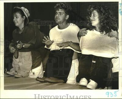 #ad 1988 Press Photo Performers of quot;Love is Strangequot; skit at Jefferson Playground $19.99