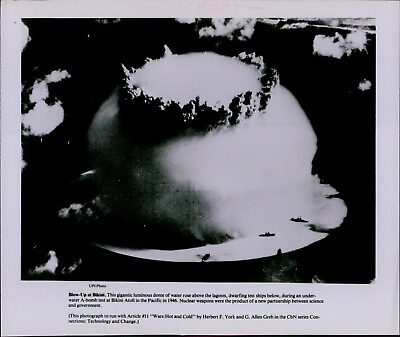 #ad LG828 Wire Photo BLOW UP AT BIKINI Atoll Underwater Atomic Weapons Test WWII $20.00