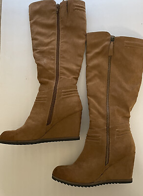 womens boots size 8.5 Brown. $20.00