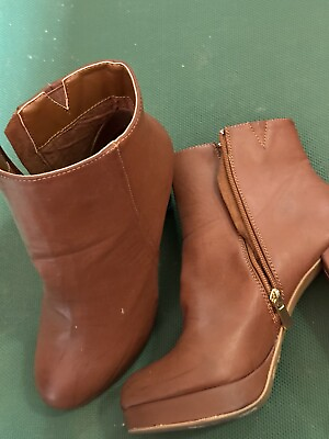 #ad #ad short brown boot for women size 8 with a medium thick heel for any season $33.00